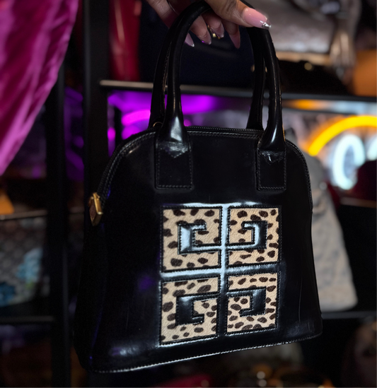 MINI SAC GIVENCHY VERNI NOIR. COA Available